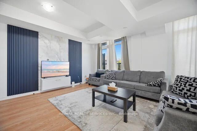 Property Photo: 417 Dougall Avenue 14 ON L7C 4L5