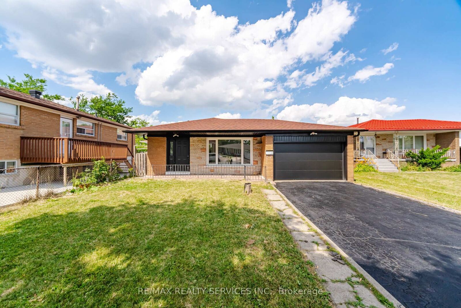 Property Photo: 7493 Netherwood Road ON L4T 2N7