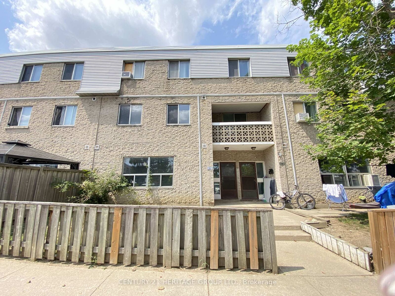 Property Photo:  7555 Goreway Drive 5  ON L4T 3M9 