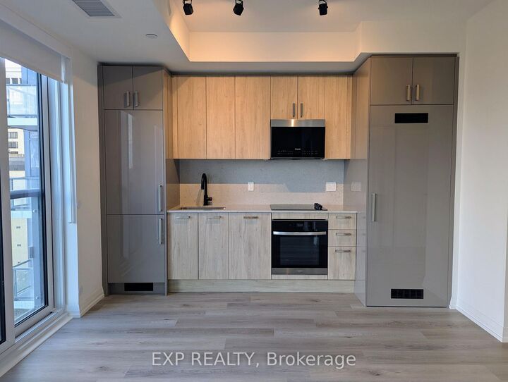 Property Photo: 280 Dundas Street W 814 ON M5T 1V4