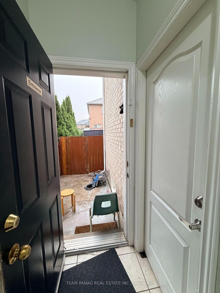 Property Photo: 70 Princess Valley Crescent Basement ON L6P 2B9