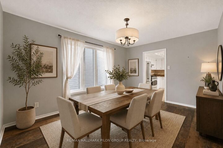 Property Photo:  182 Twyford Street  ON K1V 0V8 