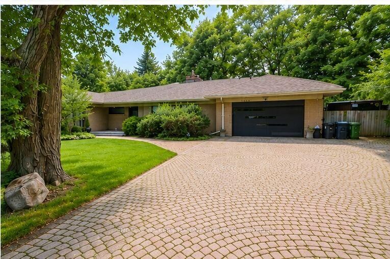 Property Photo: 2424 Bayview Avenue ON M2L 1A3