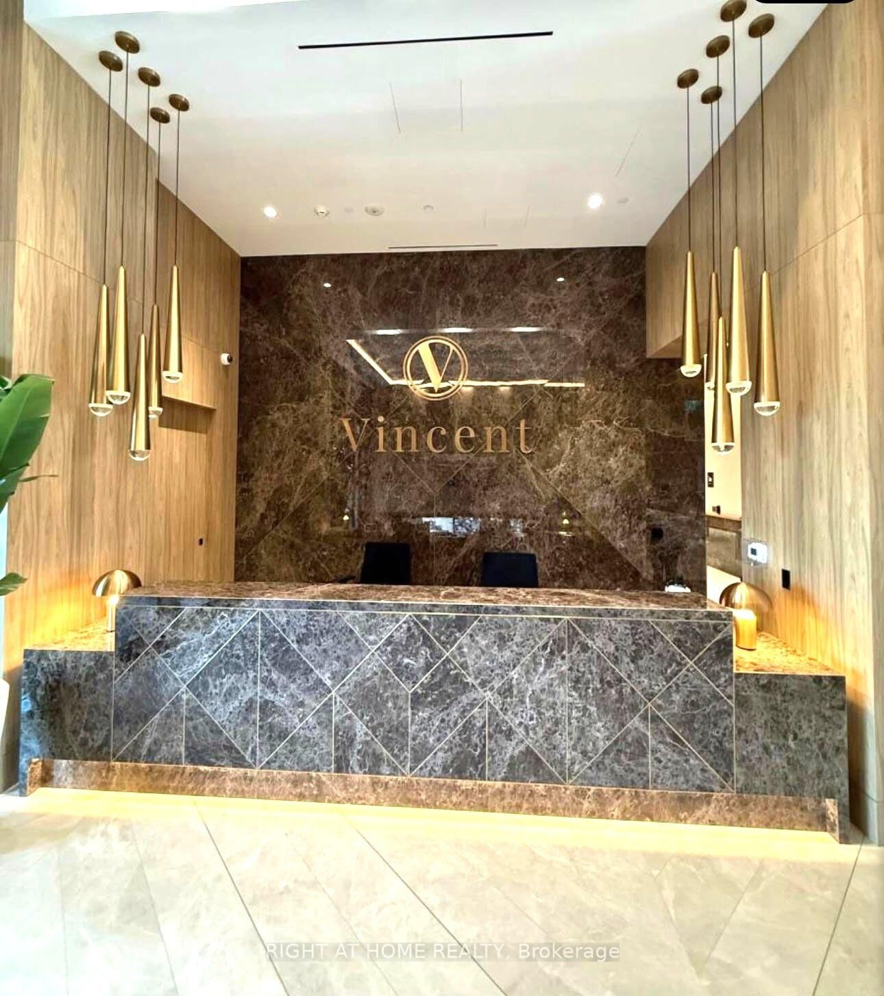 Property Photo:  21 Meadowdale Road 902  ON L4K 0H6 