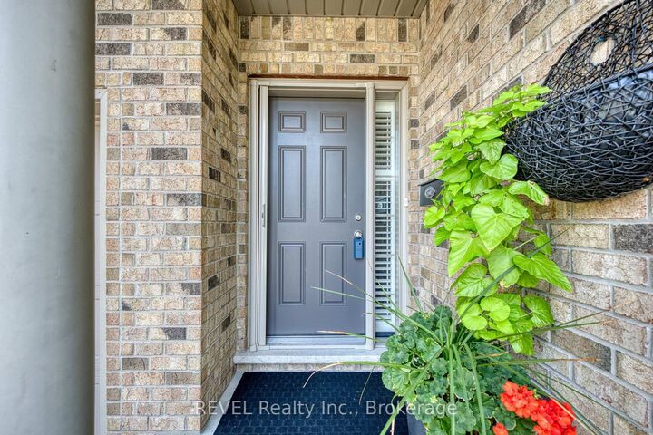 Property Photo: 4399 Montrose Road 3 ON L2H 1K1