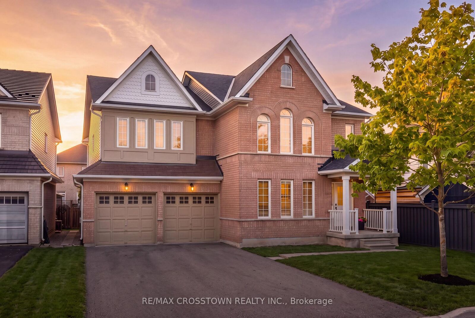 Property Photo: 22 Maple Crown Terrace ON L4M 7H4