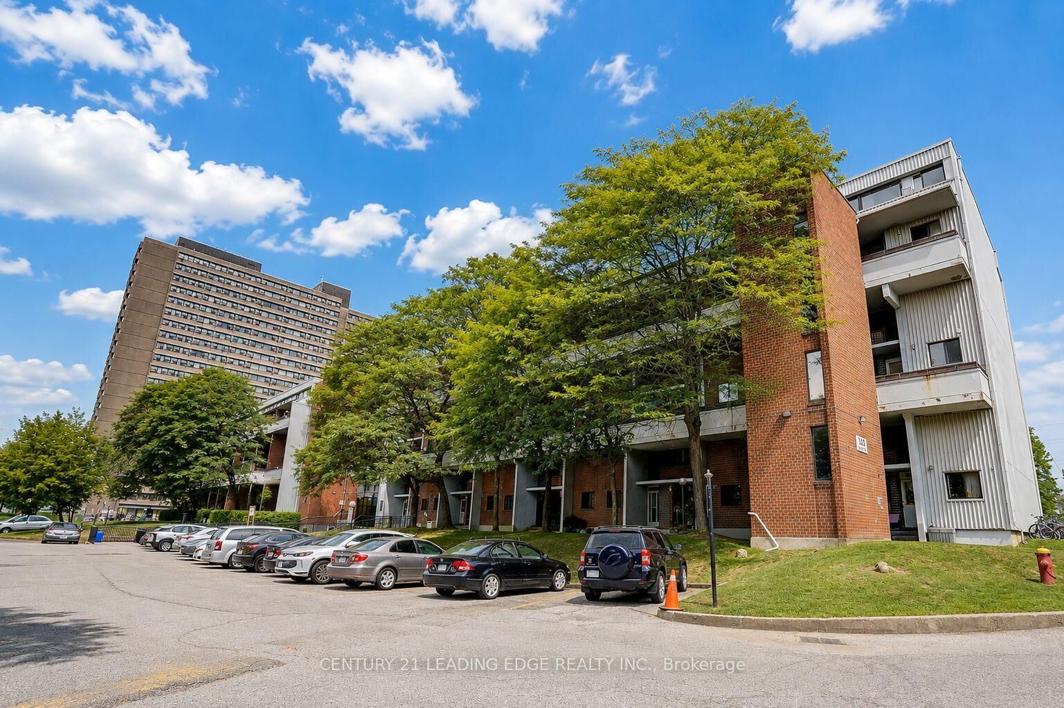 Property Photo: 135 Leeward Glenway 207 ON M3C 2Z2