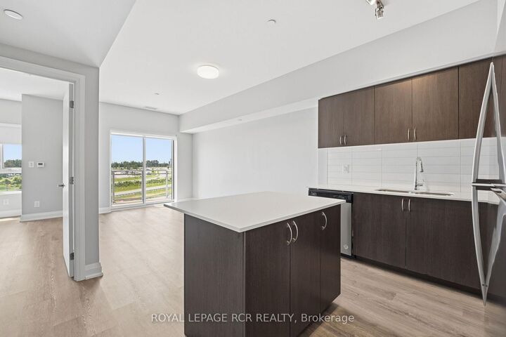 Property Photo:  58 Lakeside Terrace 1112  ON L4M 0L4 