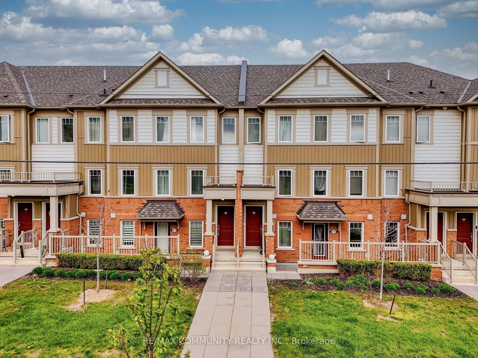 Property Photo: 2500 Hill Rise Court 128 ON L1L 0M6