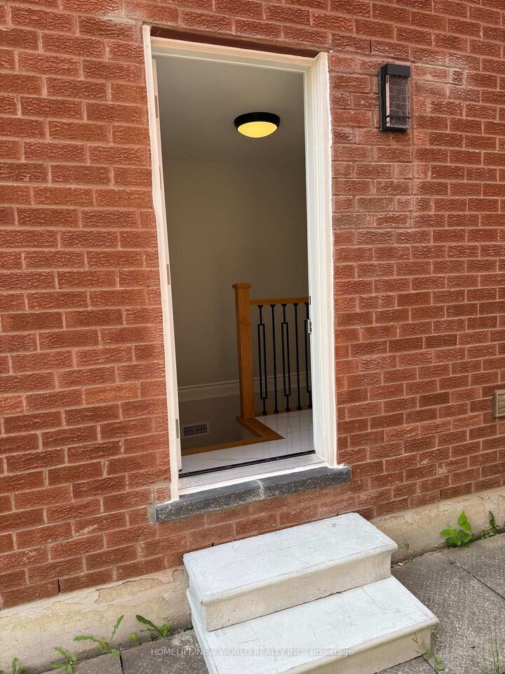 Property Photo:  58 Squire Drive  ON L4S 1C5 