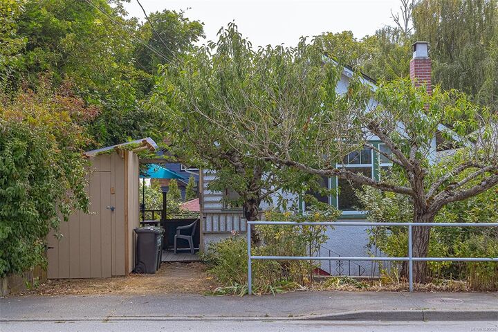 1467 Bay St — photo 1