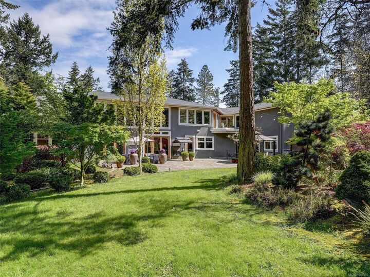 Property Photo: 2615 Queenswood Dr BC V8N 1X6