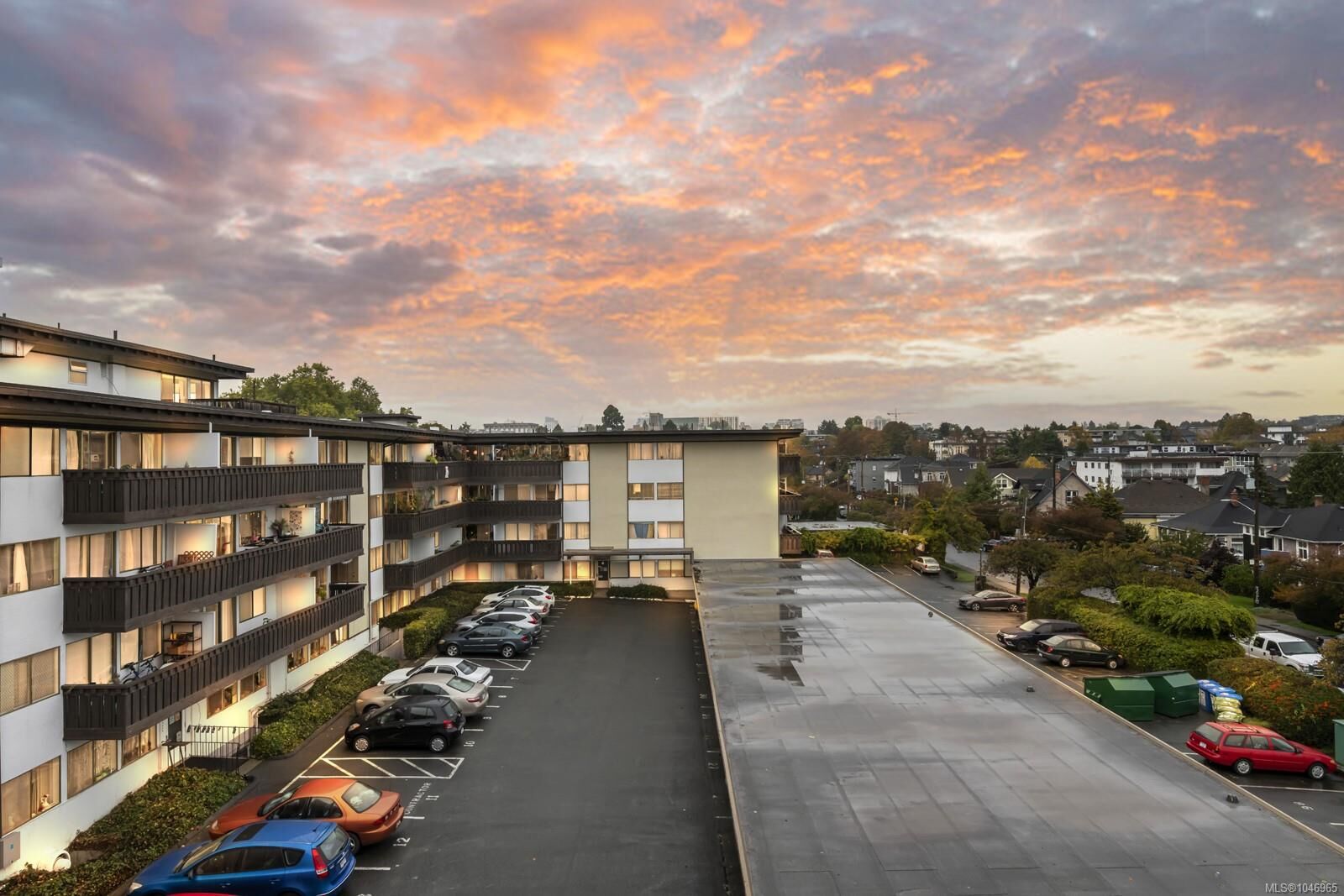 Property Photo: 964 Heywood Ave #414 BC V8V 2Y5