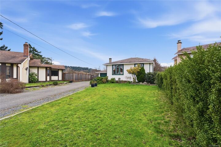 Property Photo: 2829 Pickford Rd BC V9B 2K3