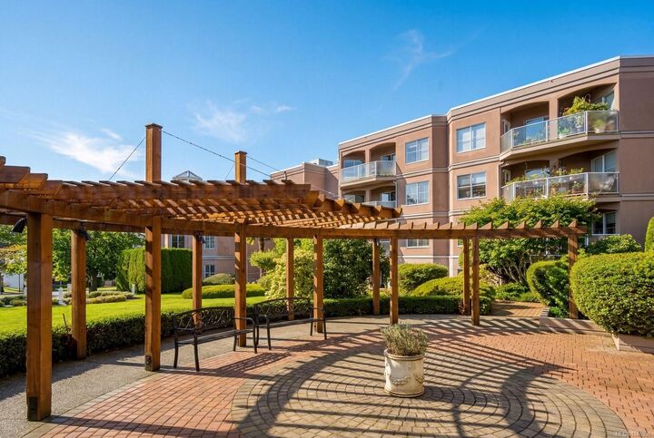 Property Photo:  405 Quebec St #215  BC V8V 4Z2 