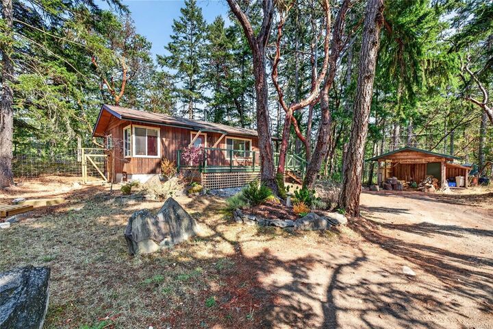 Property Photo: 380 Langs Rd BC V8K 1N3