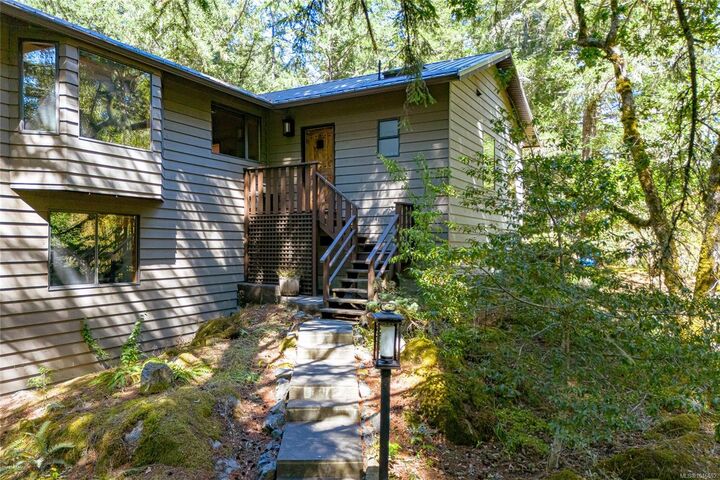 Property Photo: 100 Viaduct Ave W BC V9E 1J3