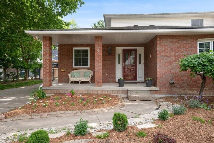 Property Photo: 138 Elizabeth Street ON N7L 2Y4