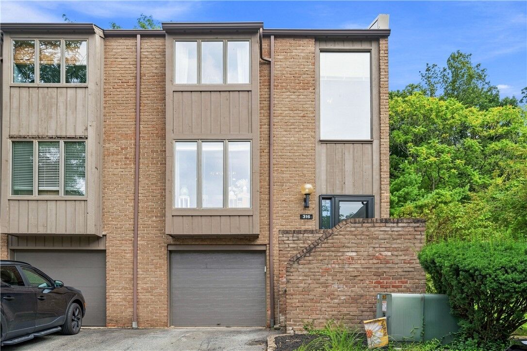 Property Photo: 316 Elm Ct PA 15237