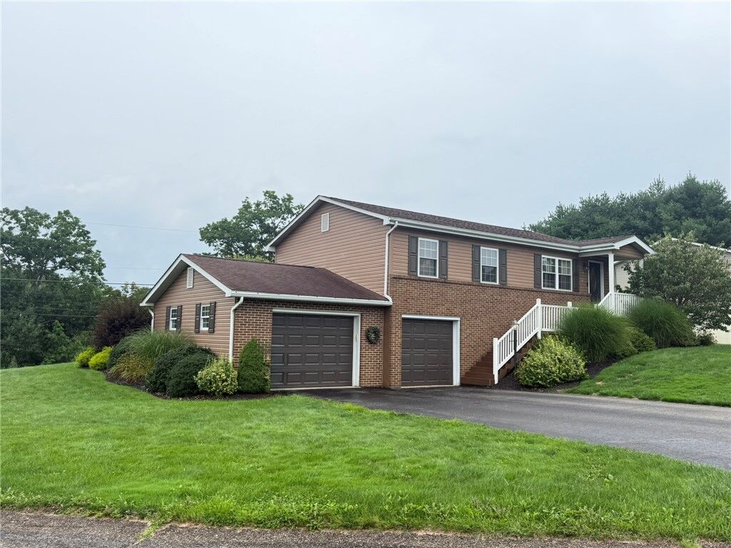 Property Photo:  33 Ashland Way  PA 15690 