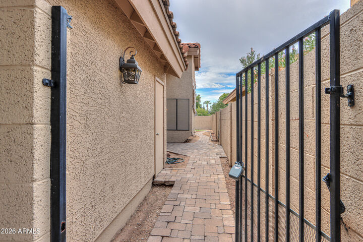 Property Photo:  2337 W Shawnee Drive  AZ 85224 