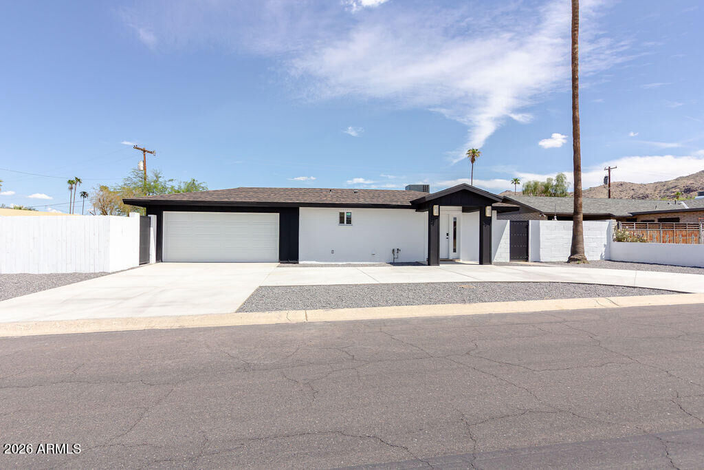 Property Photo: 8435 S 16th Place AZ 85042