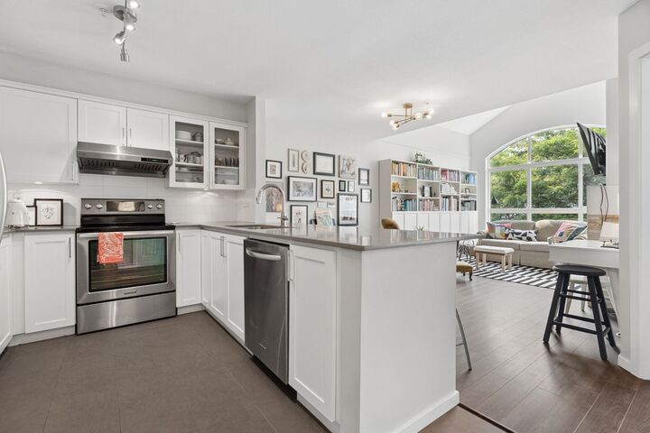 Property Photo: 5500 Lynas Lane 410 BC V7C 5R5