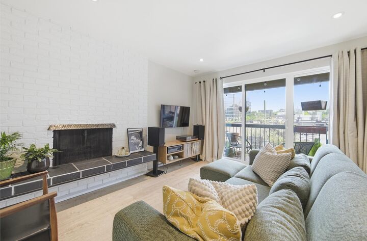 Property Photo: 1825 W 8th Avenue 304 BC V6J 1V9