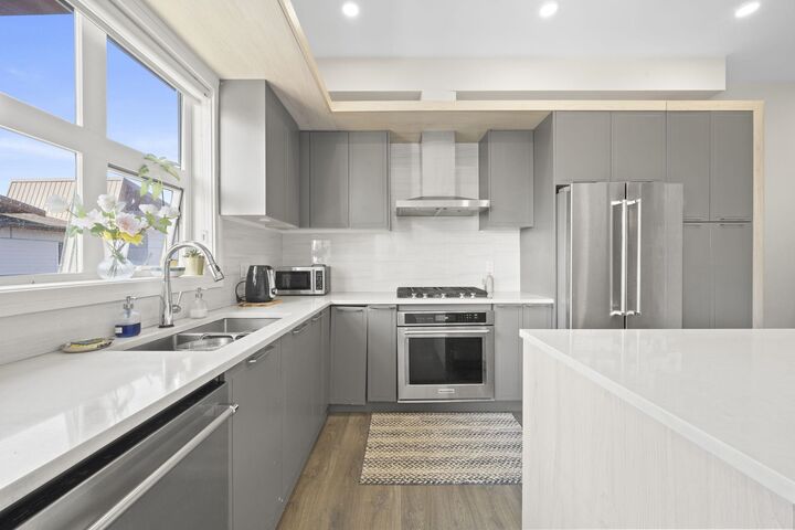 Property Photo: 11507 84 Avenue 616 BC V4C 0E5