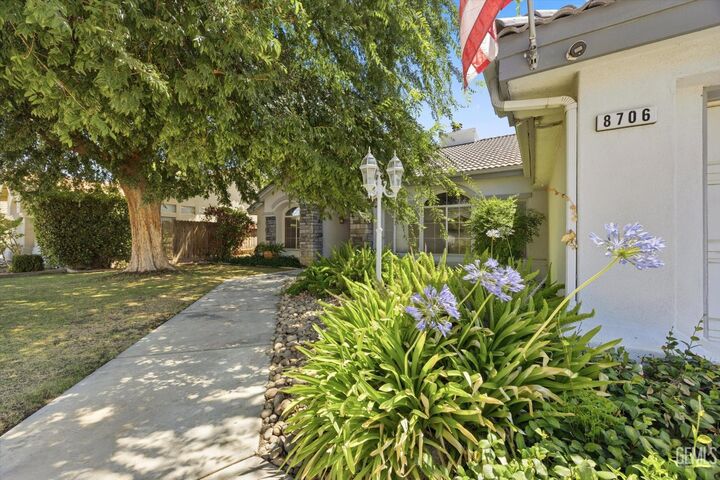 Property Photo:  8706 Dalby Court  CA 93313 