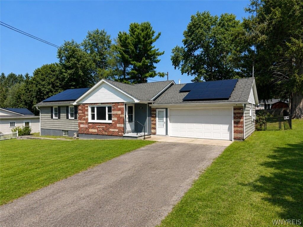 Property Photo:  6727 Hillcroft Drive  NY 14025 