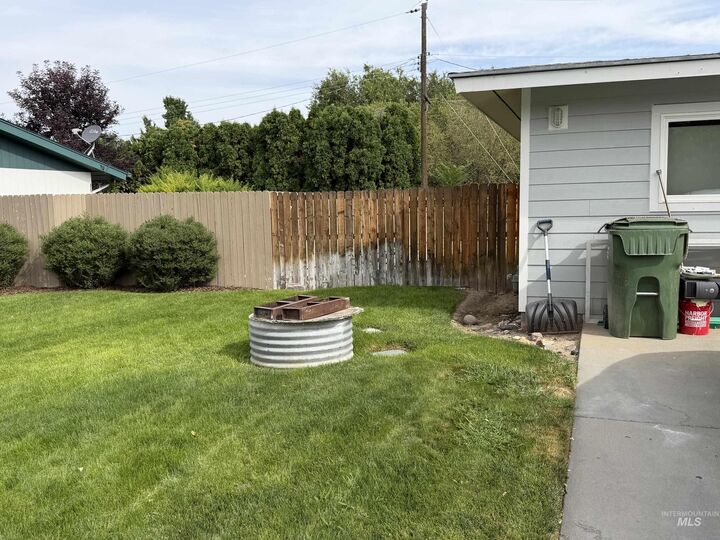 Property Photo: 1309 SW 11th Ave OR 97914
