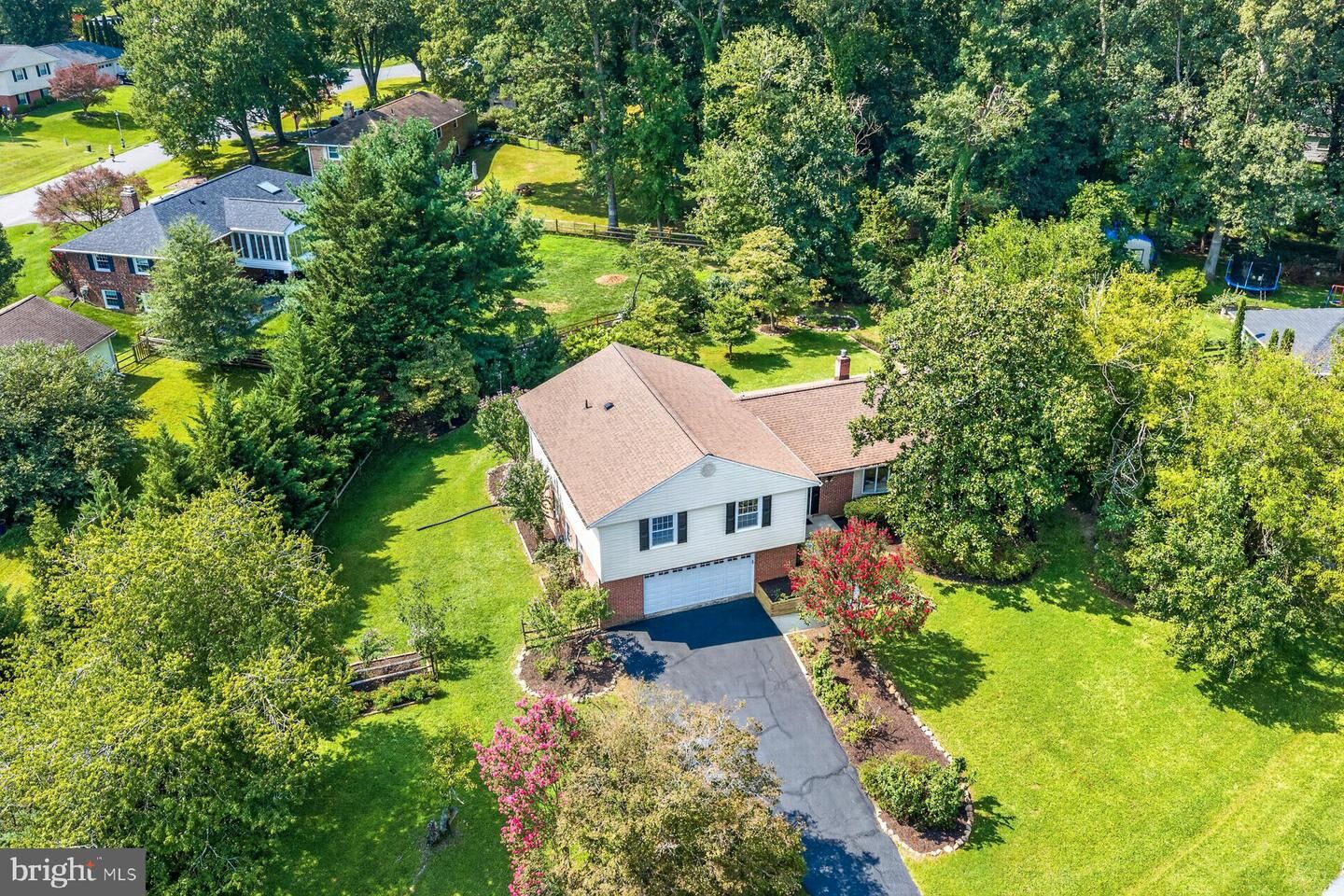Property Photo: 6 Roseneath Court MD 20832