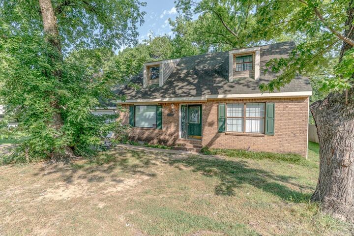 Property Photo: 2010 Cenwood Dr AR 72401
