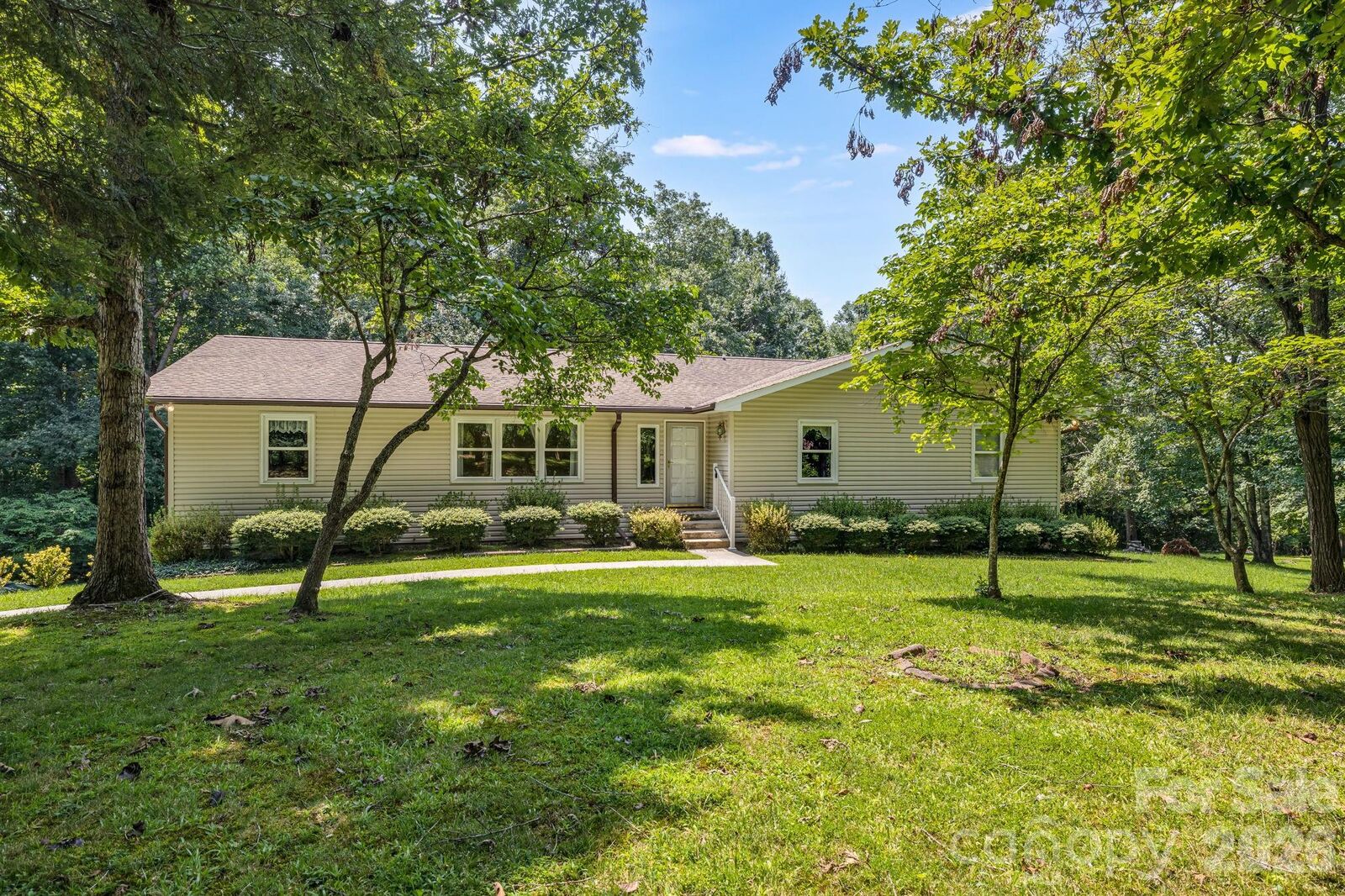 Property Photo:  11 E Ridgeway Drive  NC 28787 