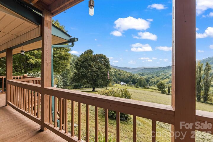 Property Photo: 263 Pilgrims Lane NC 28714