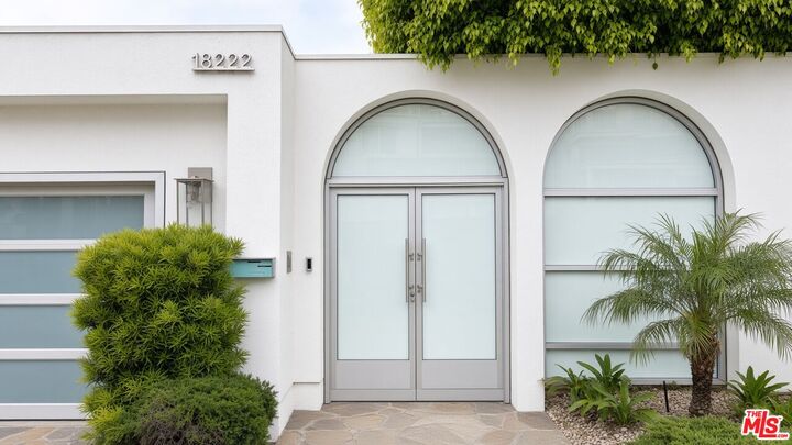 Property Photo: 18222 Coastline Dr CA 90265