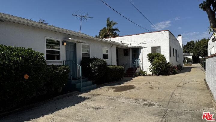 Property Photo:  1941 Barry Ave  CA 90025 