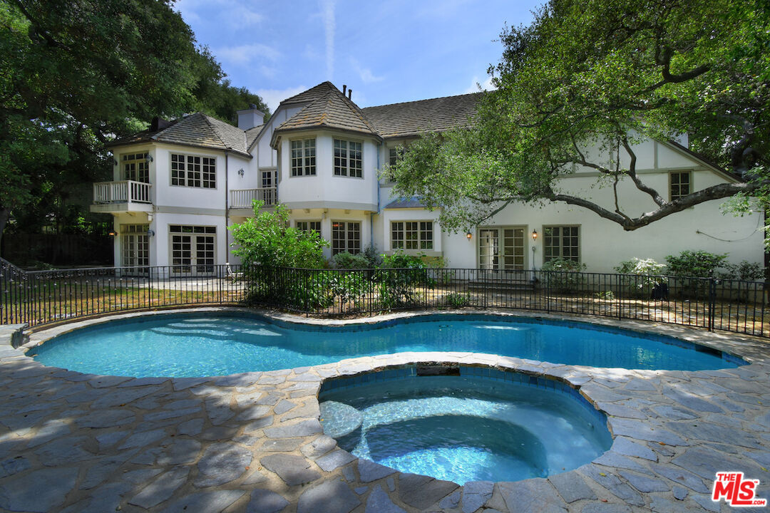 Property Photo:  3254 Oakdell Rd  CA 91604 