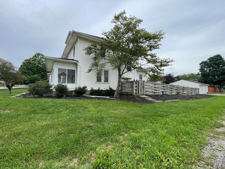 Property Photo: 902 Dayton NW Avenue OH 43160