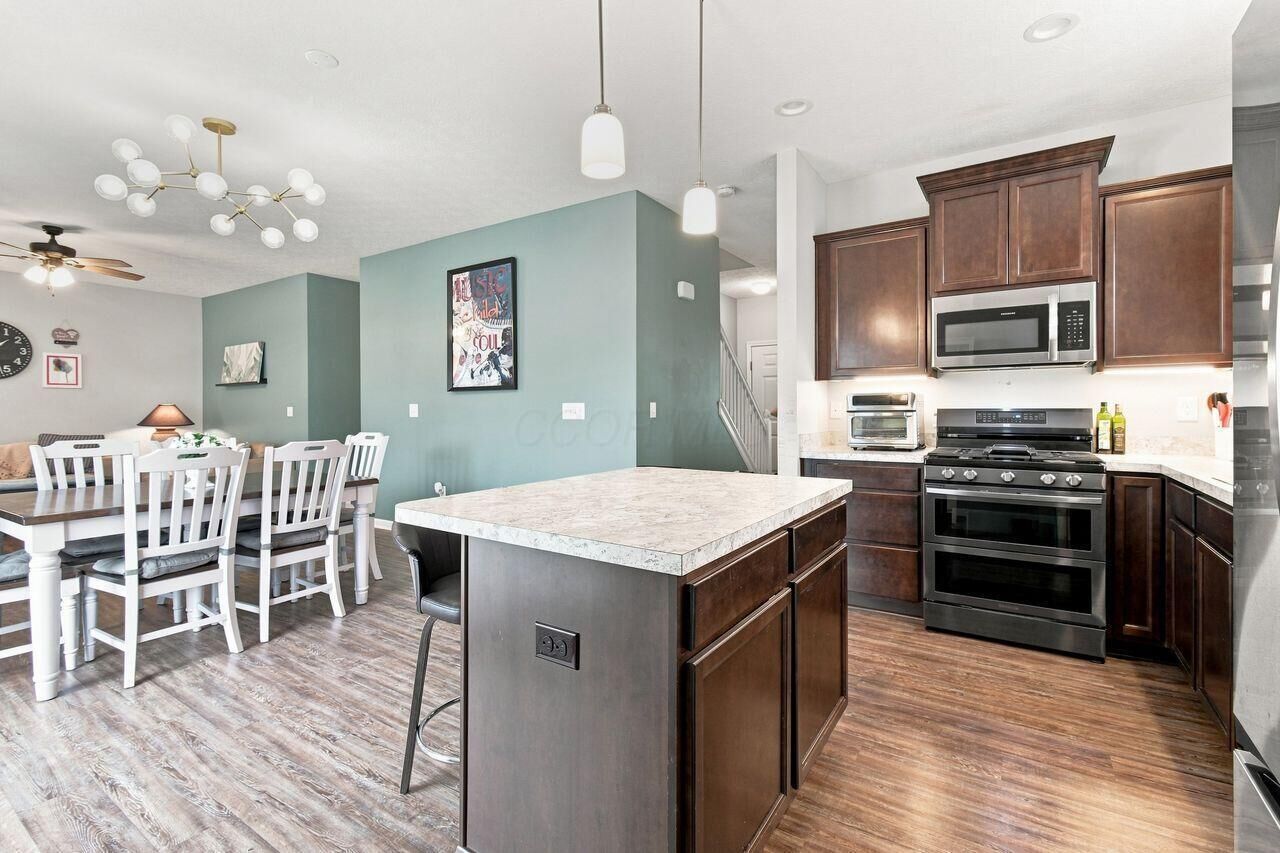 Property Photo: 182 Mannaseh W Drive OH 43023