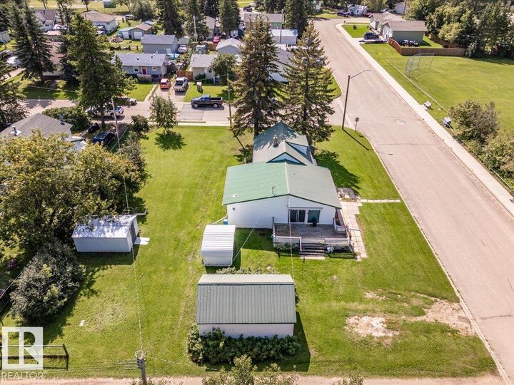 Property Photo: 5032 & 5036 53 Ave AB T0C 2T0