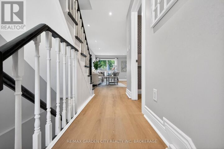 Photo de la propriété:  3008 Palmer Drive 8  ON L7M 1L2 
