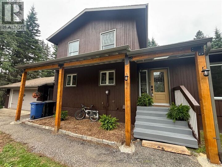 Property Photo: 94 Redwood Meadows Drive AB T3Z 1A3