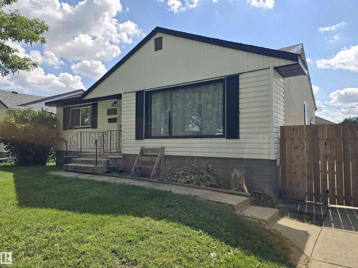 Property Photo: 4033 117 Av NW NW AB T5W 0Y1