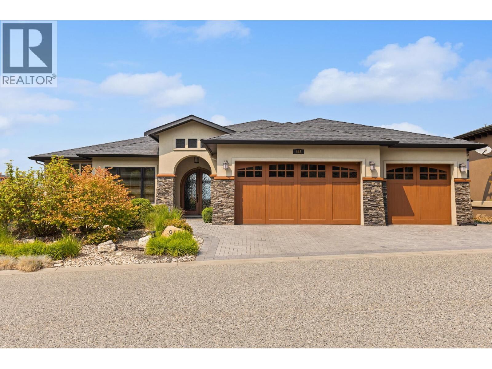 Property Photo:  942 Hewetson Avenue  BC V1W 5H8 