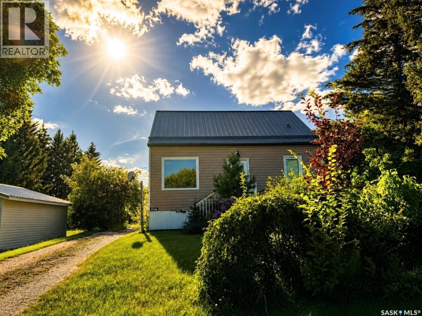 Property Photo:  214 Bates Street  SK S0G 0J5 