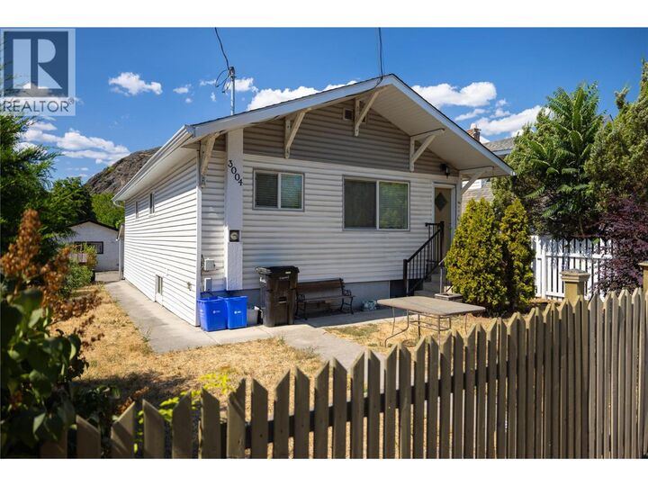 3004 38 Street — photo 1