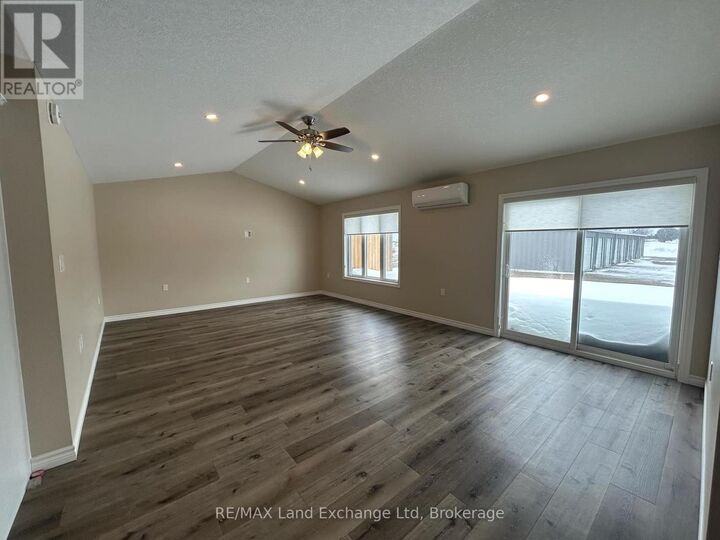 Property Photo:  206 Rutledge Street 2  ON N0M 1H0 