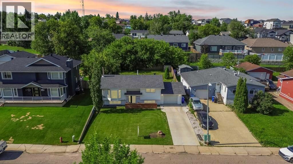 Property Photo:  525 Beacon Hill Drive  AB T9H 2R4 